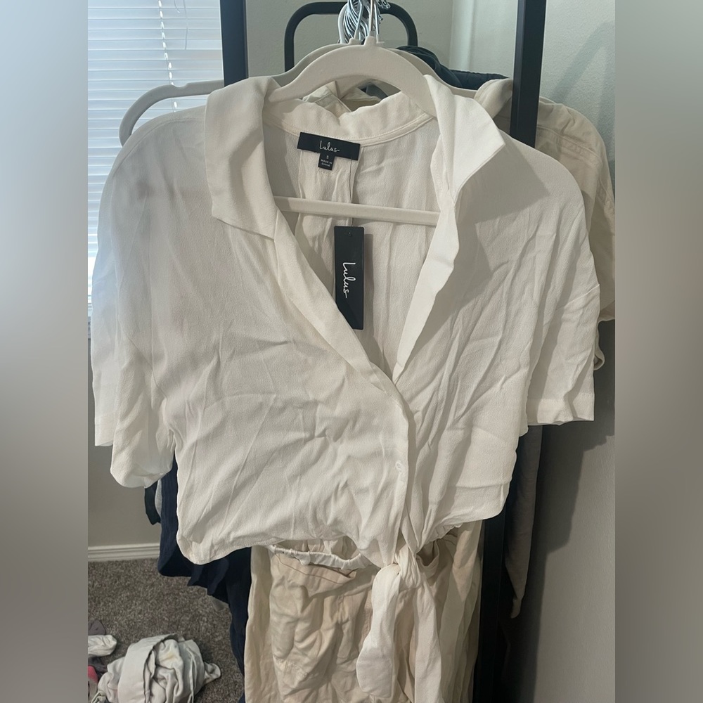 NWT lulus White button tie top